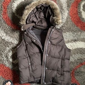 Women’s hooded puffer vest